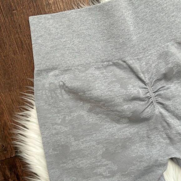 ✨GYMSHARK | Original Camo Seamless Leggings | Grey | Size L ✨ - Picture 7 of 9